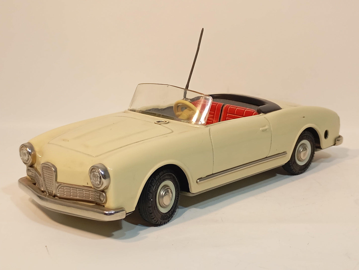 Schuco Art.2010 Alfa Romeo OVP (72387)