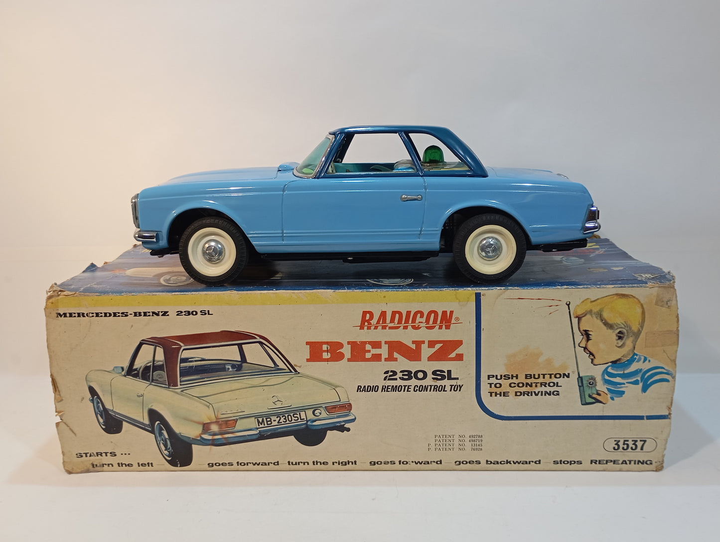 Modern Toys Pagoda Mercedes with remote control in original box (72996)
