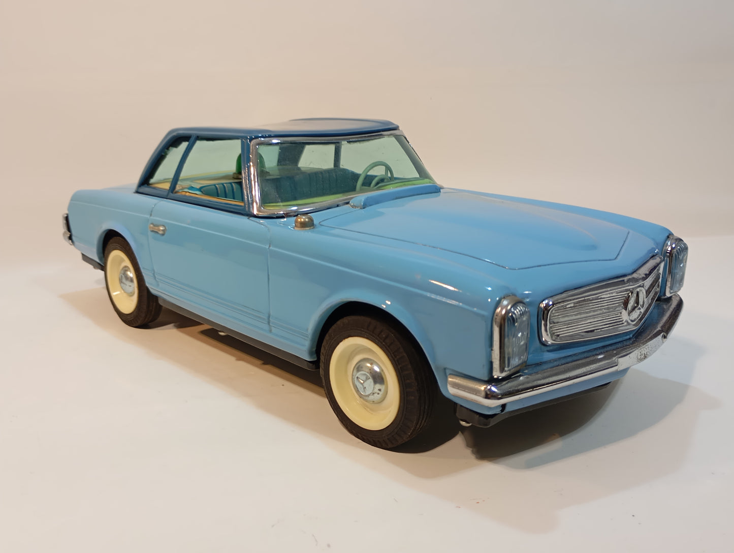 Modern Toys Pagoda Mercedes with remote control in original box (72996)
