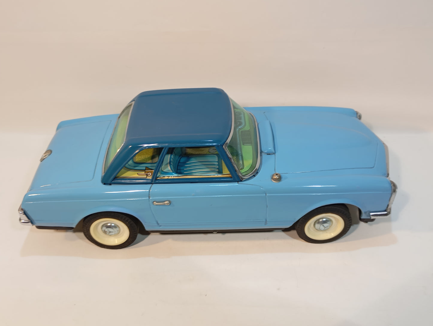 Modern Toys Pagoda Mercedes with remote control in original box (72996)