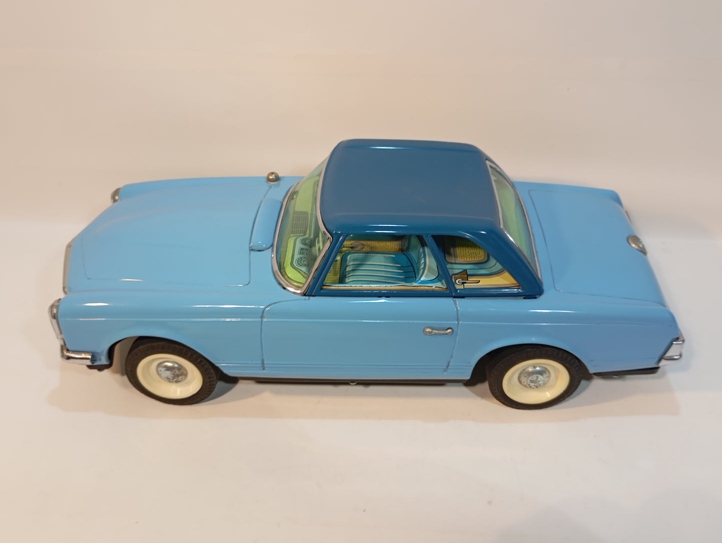 Modern Toys Pagoda Mercedes with remote control in original box (72996)