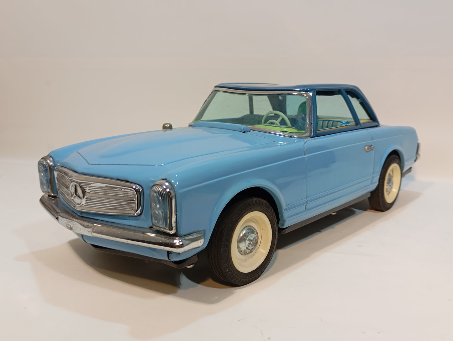 Modern Toys Pagoda Mercedes with remote control in original box (72996)
