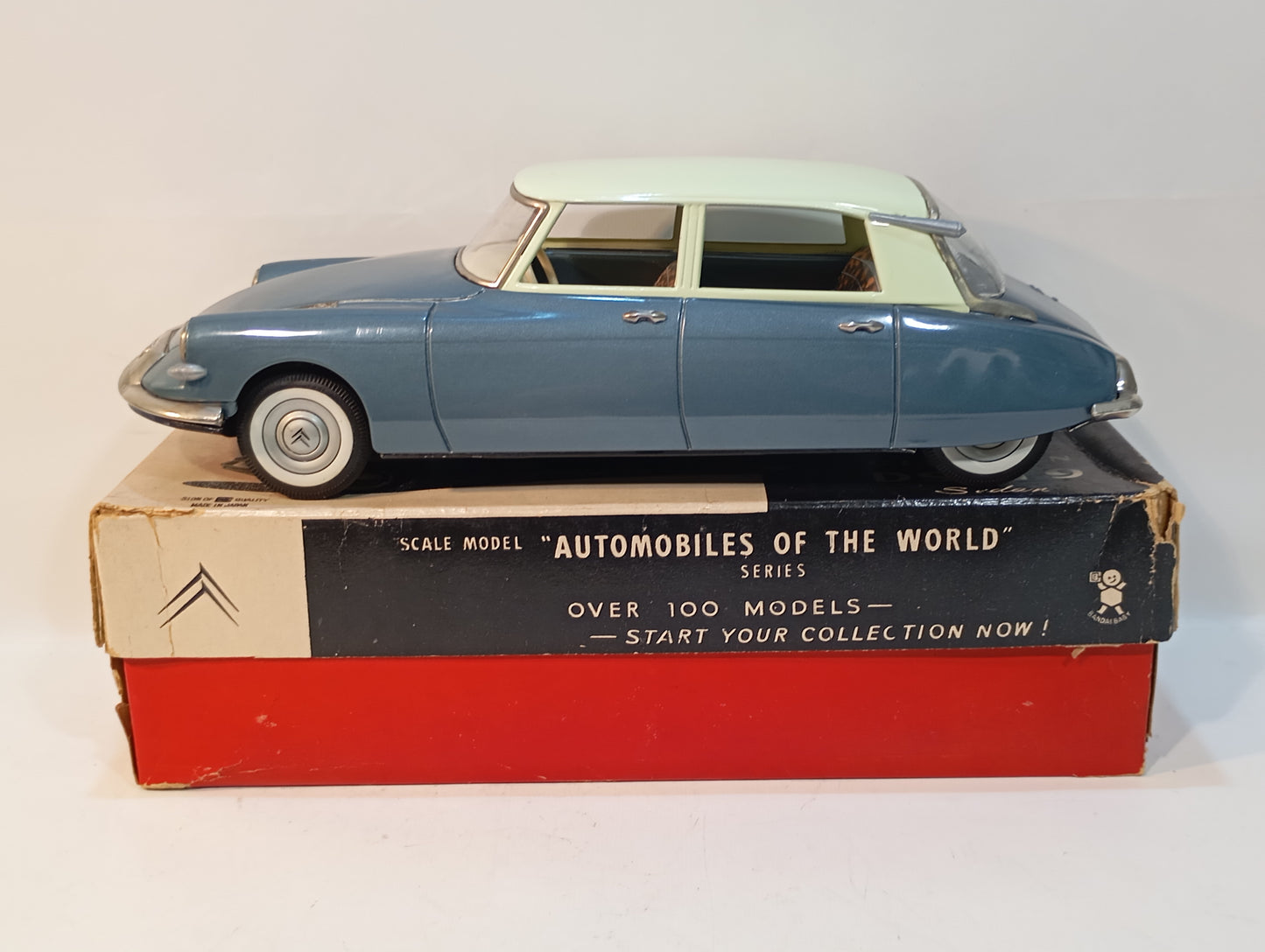 Bandai Citroen DS 19 Sedan Art.739 in original box (73002)