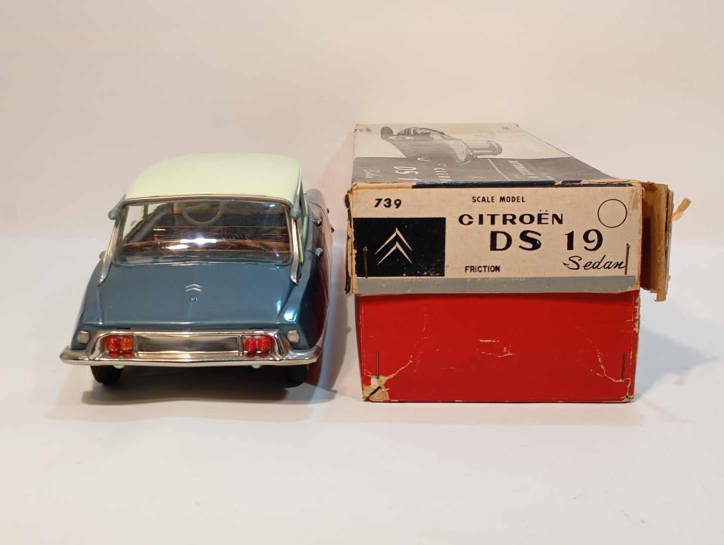 Bandai Citroen DS 19 Sedan Art.739 in original box (73002)