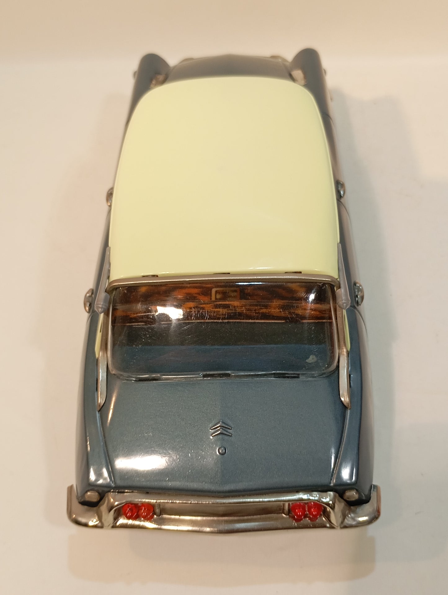 Bandai Citroen DS 19 Sedan Art.739 in original box (73002)