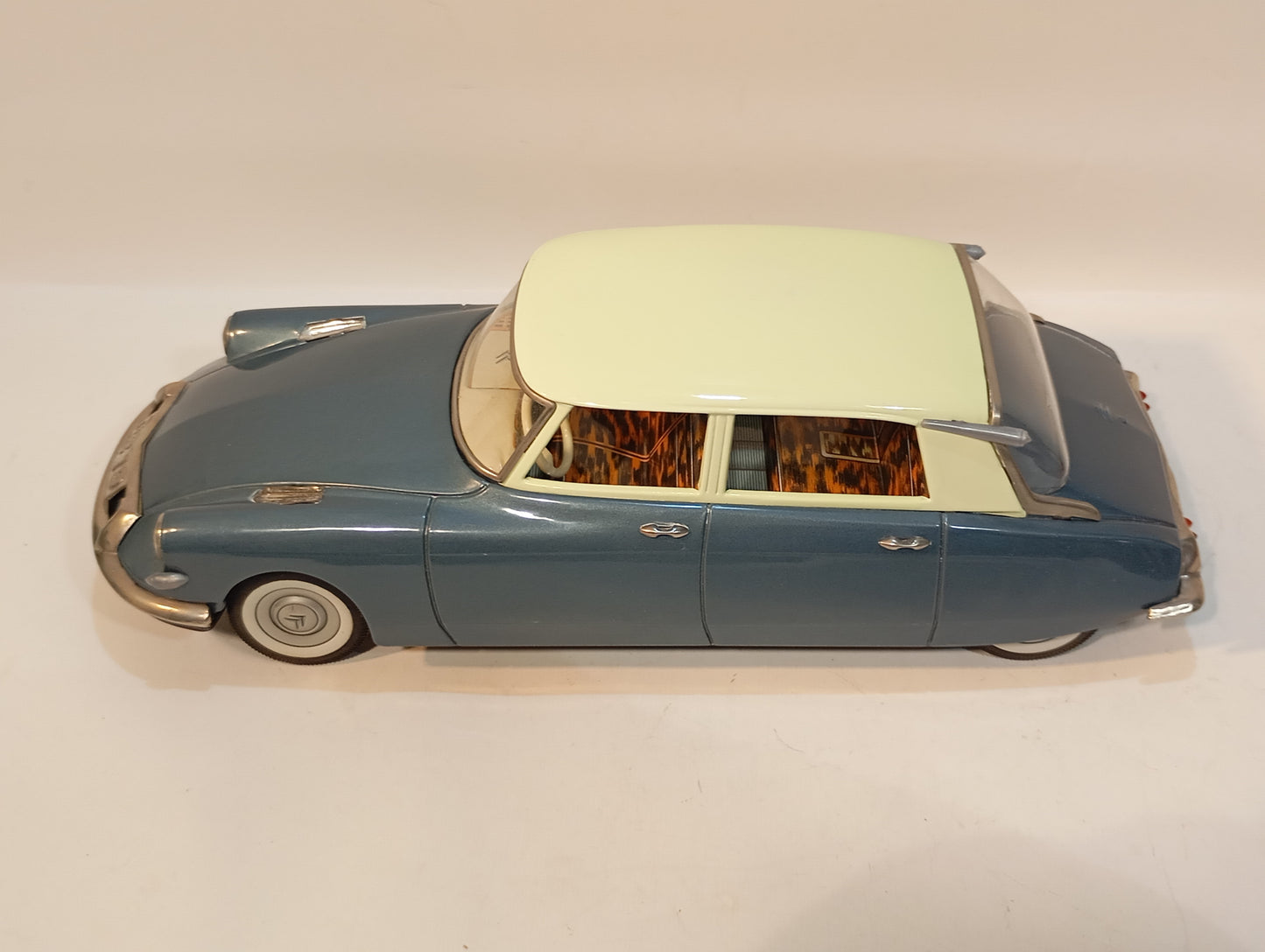 Bandai Citroen DS 19 Sedan Art.739 in original box (73002)