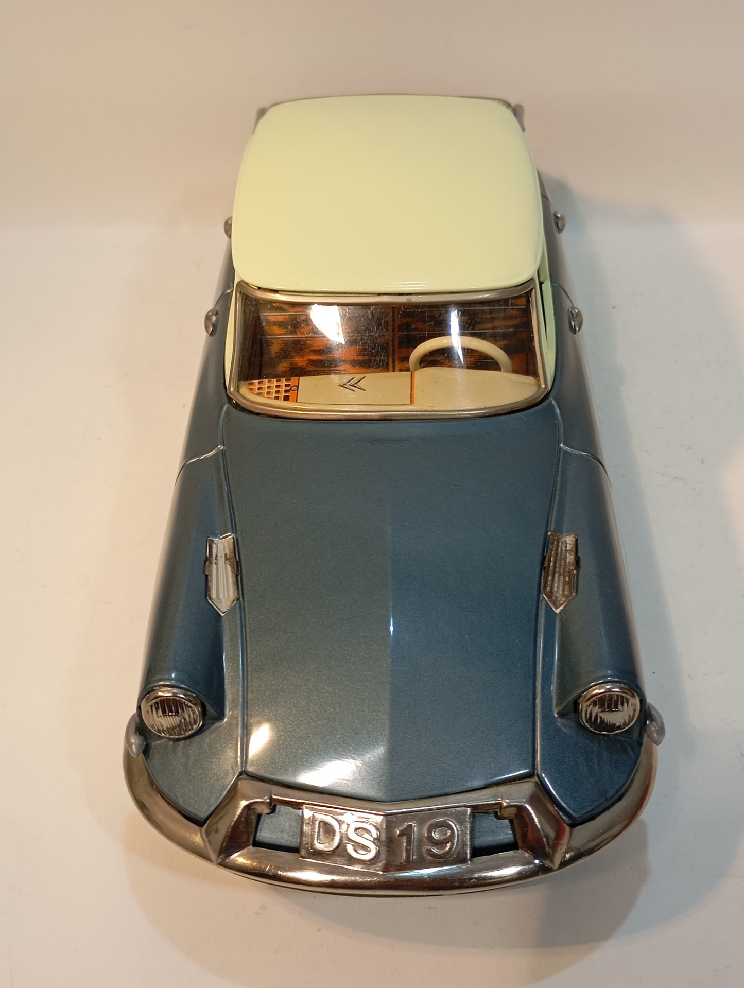 Bandai Citroen DS 19 Sedan Art.739 in original box (73002)