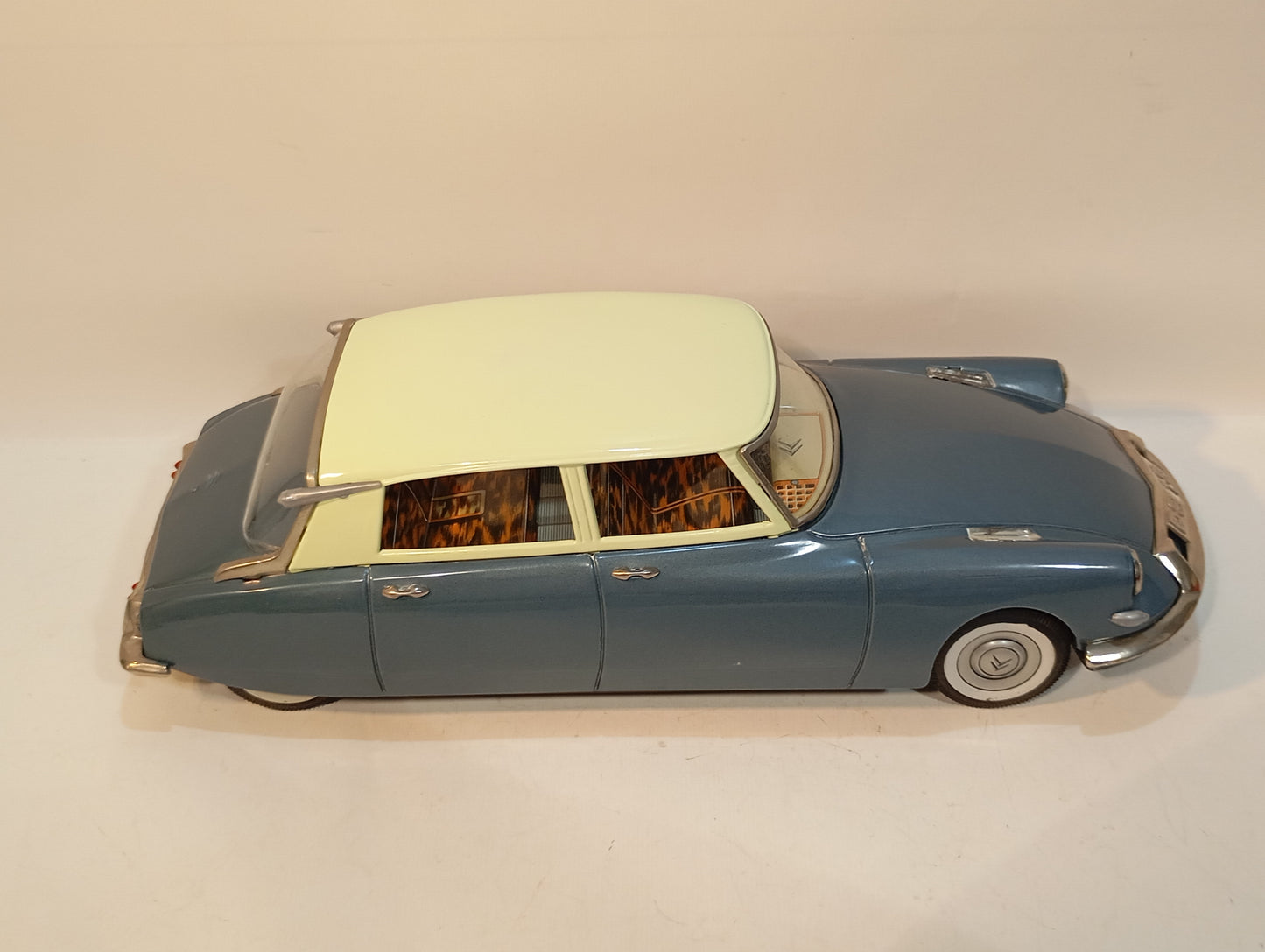 Bandai Citroen DS 19 Sedan Art.739 in original box (73002)