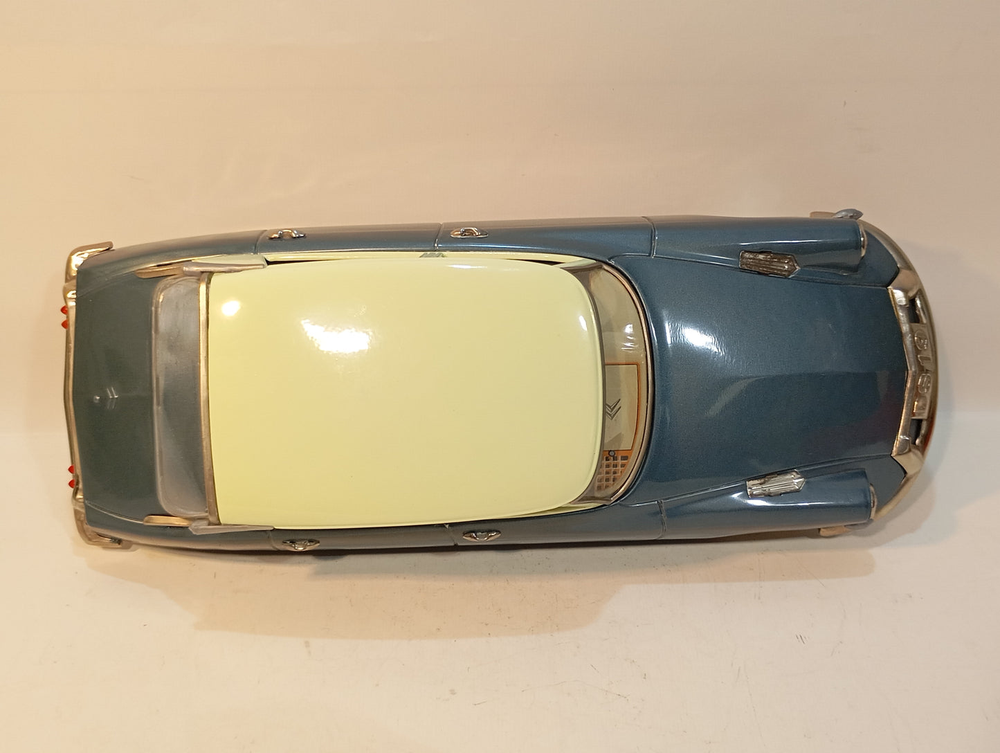Bandai Citroen DS 19 Sedan Art.739 in original box (73002)
