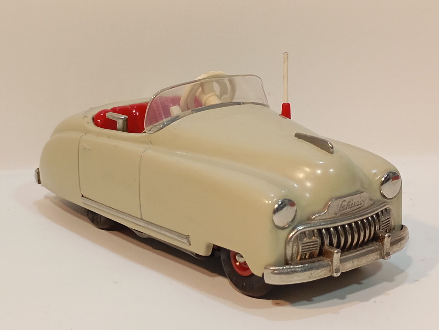 Schuco Radio Auto 4012 mit Originalkarton (73292)