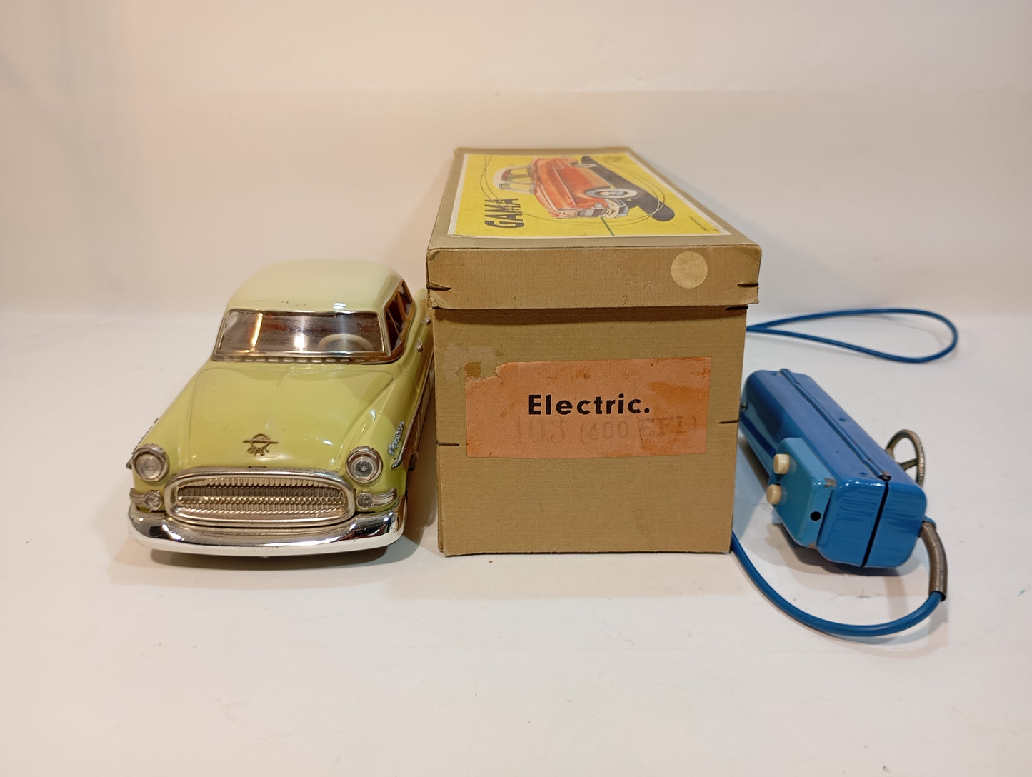 Gama 400 Opel Kapitän gelb/beige im Originalkarton (73571)