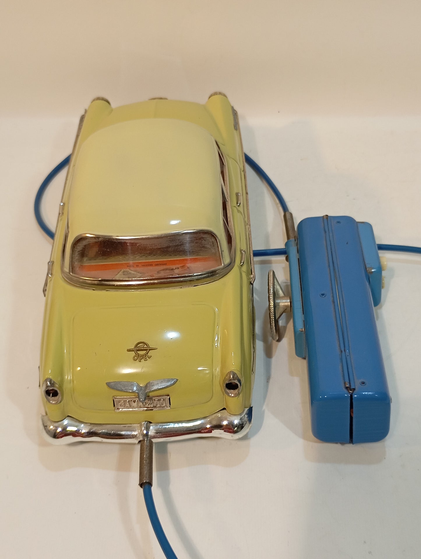 Gama 400 Opel Kapitän gelb/beige im Originalkarton (73571)