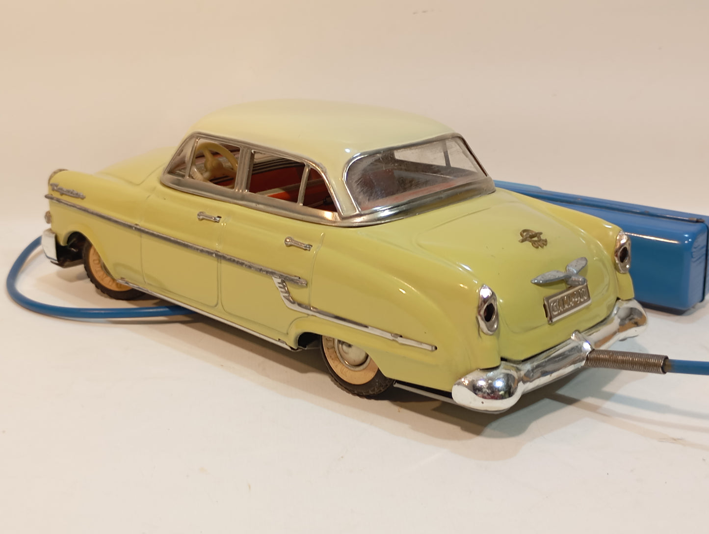 Gama 400 Opel Kapitän gelb/beige im Originalkarton (73571)