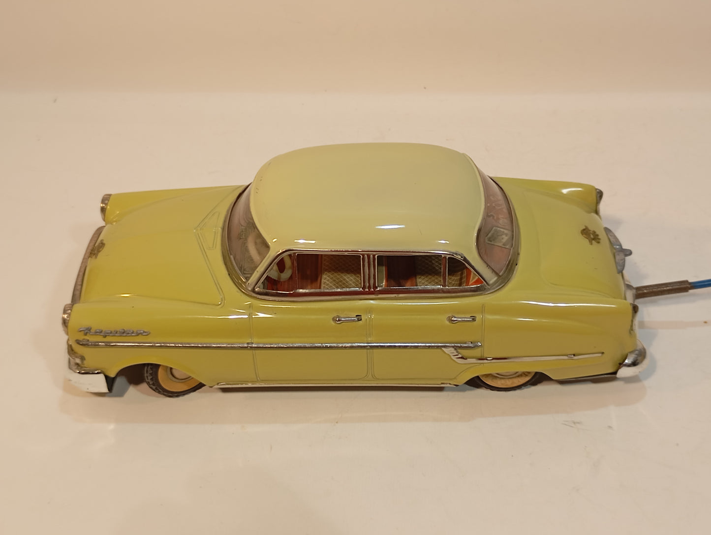 Gama 400 Opel Kapitän gelb/beige im Originalkarton (73571)