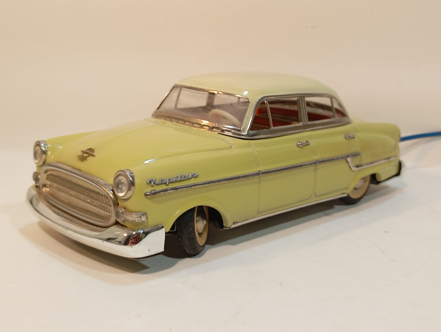Gama 400 Opel Kapitän gelb/beige im Originalkarton (73571)