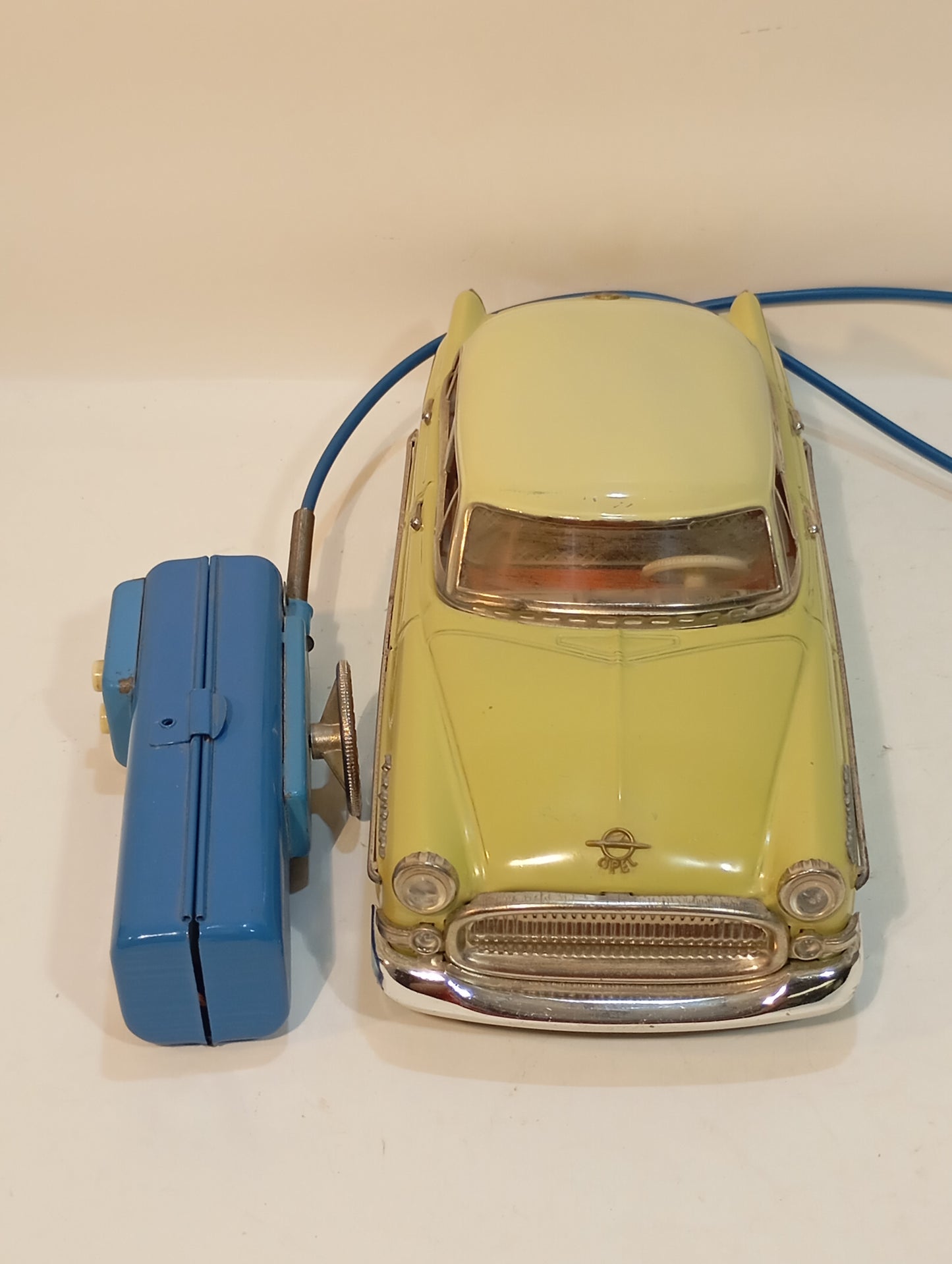 Gama 400 Opel Kapitän gelb/beige im Originalkarton (73571)
