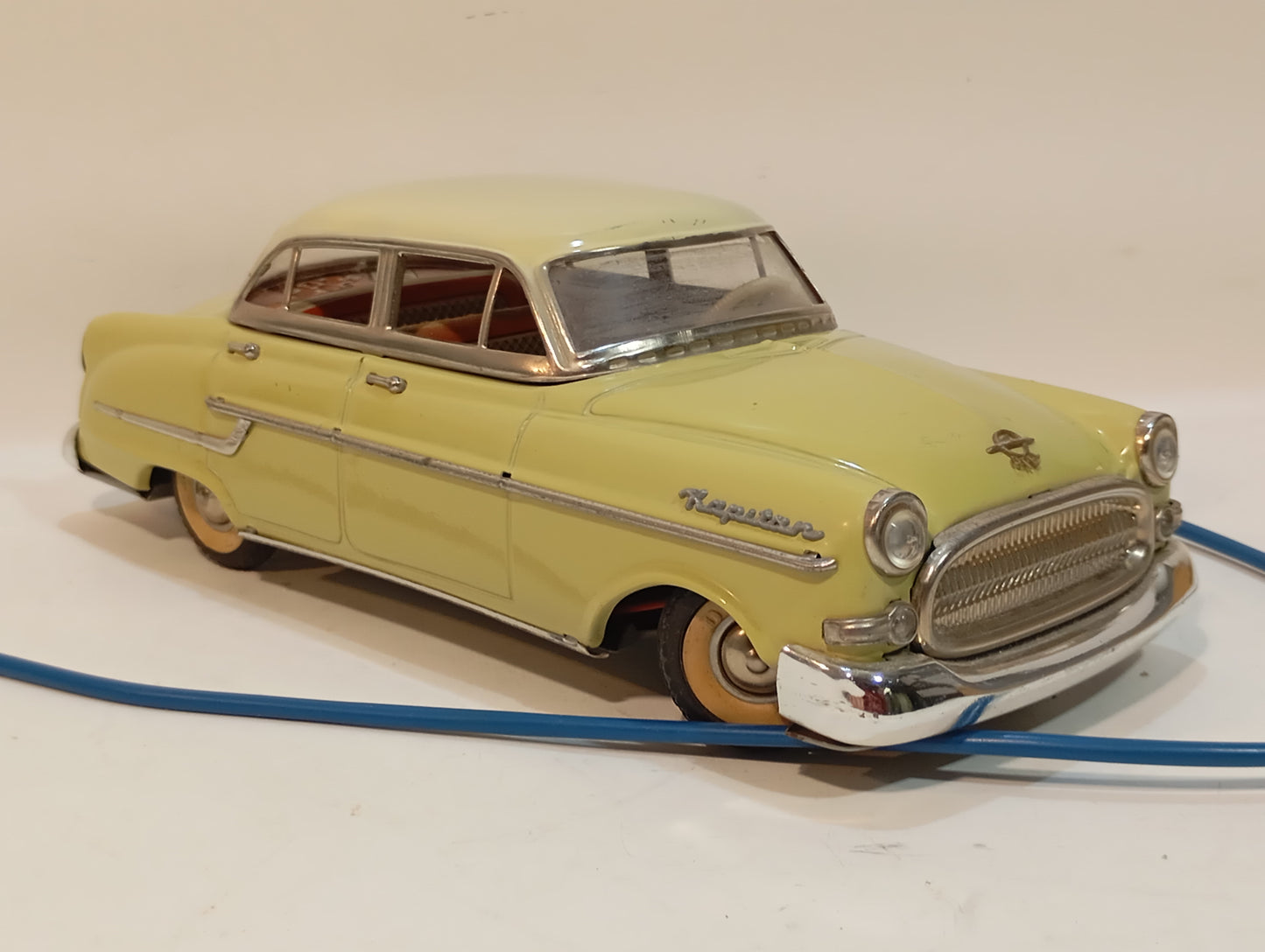 Gama 400 Opel Kapitän gelb/beige im Originalkarton (73571)
