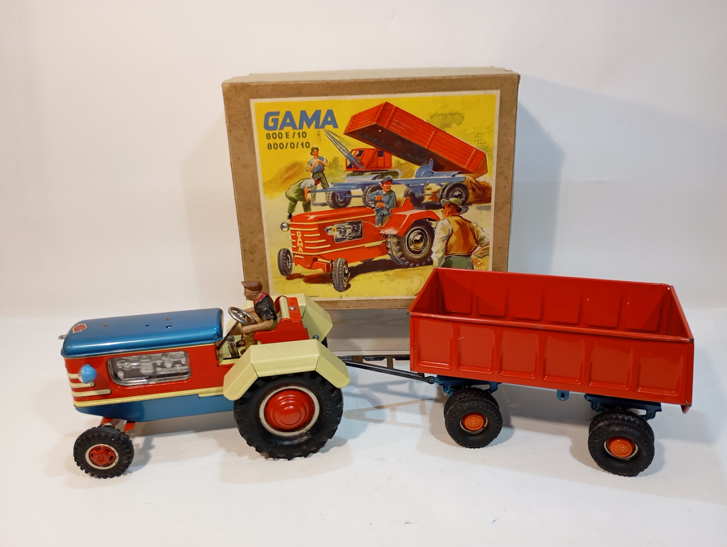 Gama 800E / 10 Traktor im Originalkarton (73575)
