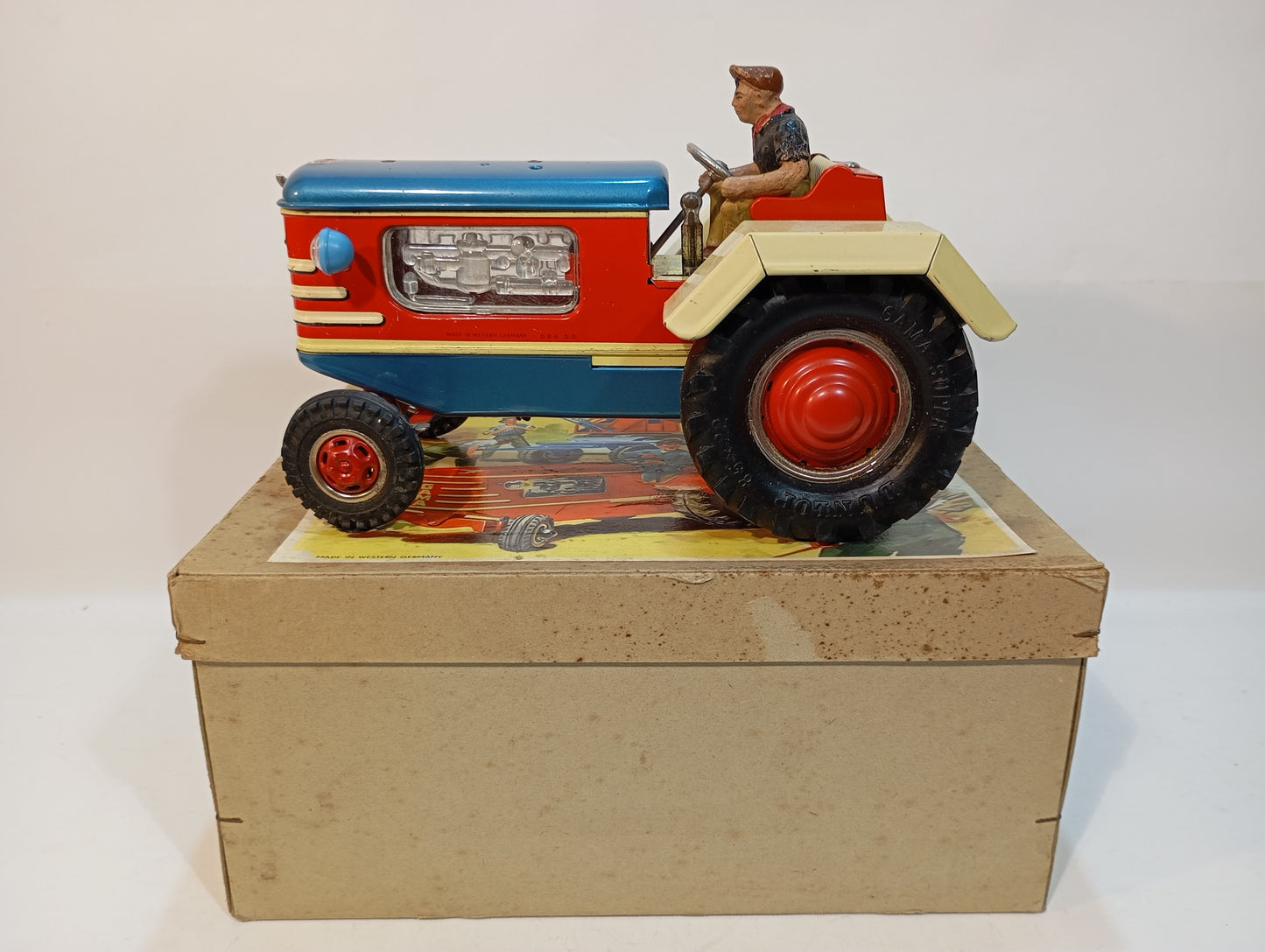 Gama 800E / 10 Traktor im Originalkarton (73575)