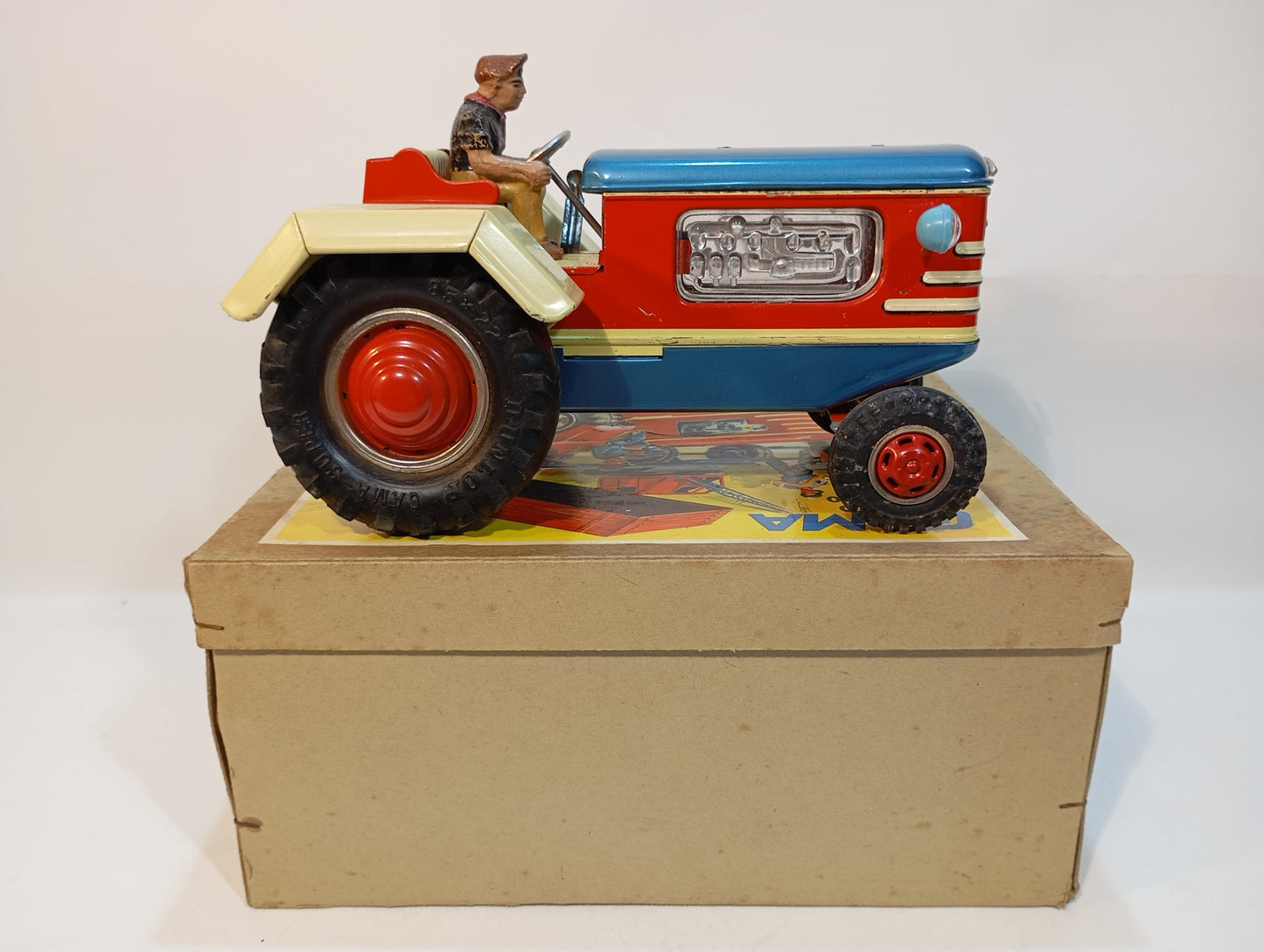 Gama 800E / 10 Traktor im Originalkarton (73575)