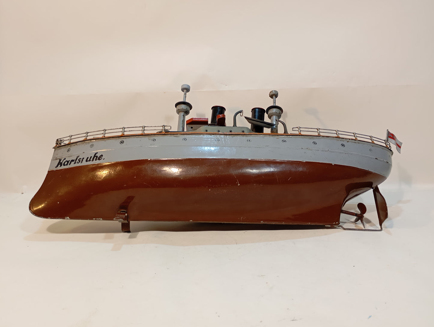 Fleischmann Schlachtschiff „Karlsruhe“ – Modell aus der Zeit des Ersten Weltkriegs (Art.-Nr. 72760)