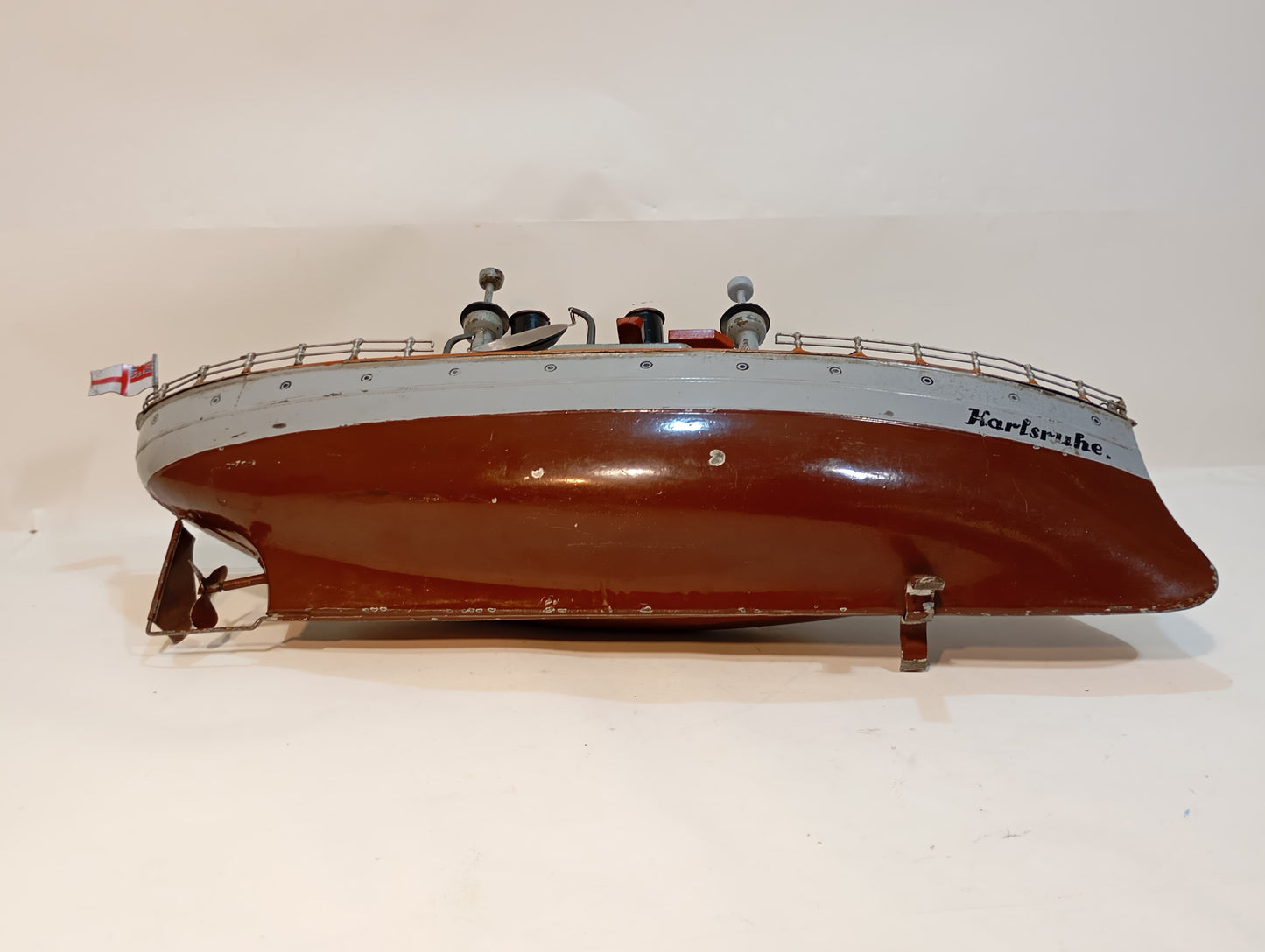 Fleischmann Schlachtschiff „Karlsruhe“ – Modell aus der Zeit des Ersten Weltkriegs (Art.-Nr. 72760)