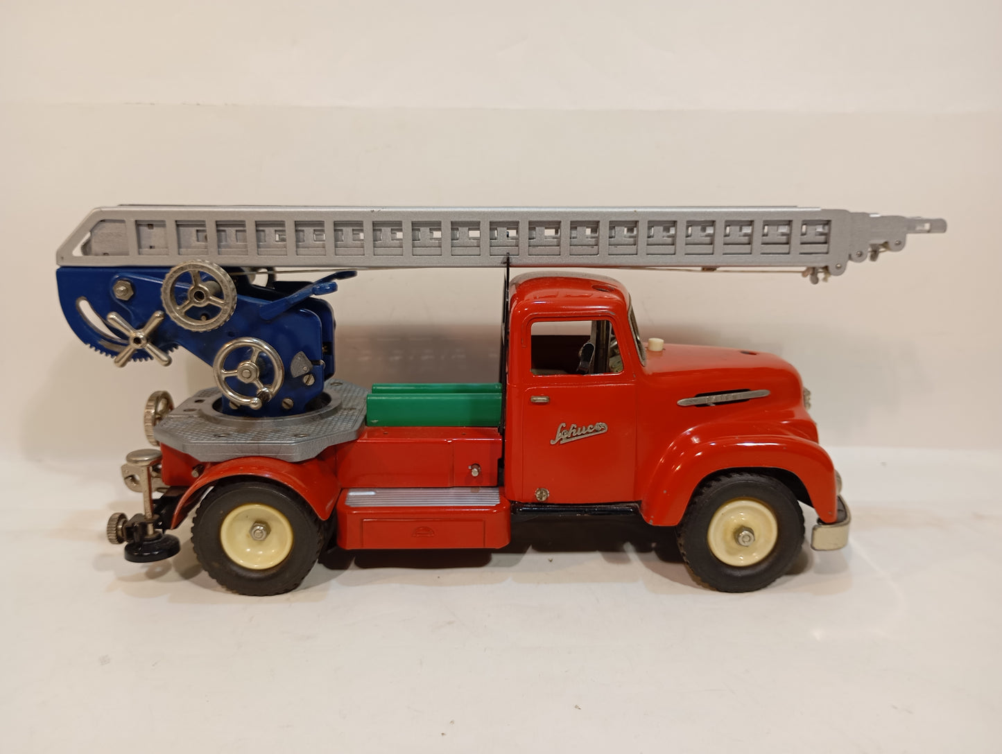 Schuco 6080 Fire Truck in original box (73885)