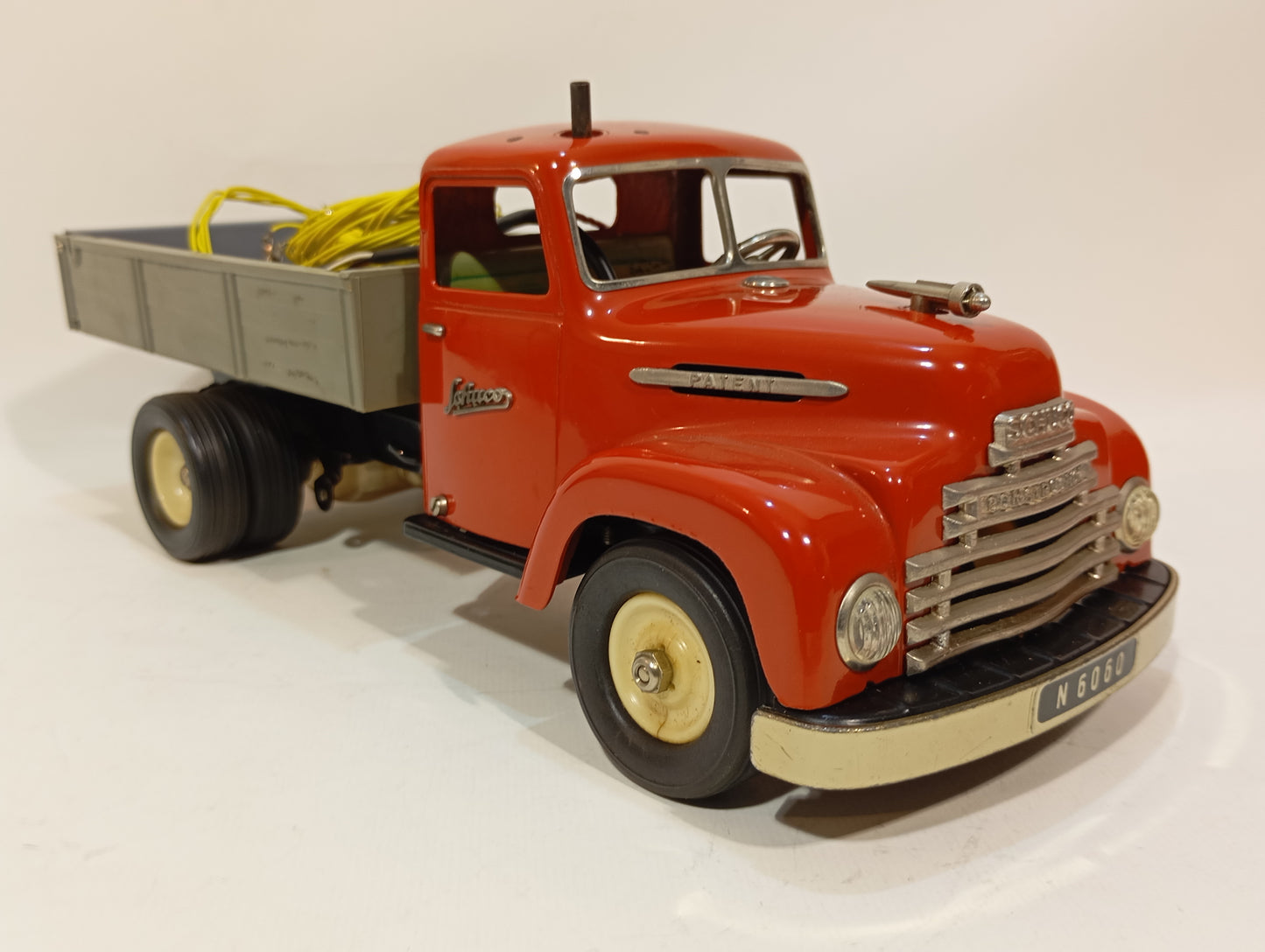 Schuco 550 Hegi Constructions LKW im Originalkarton (73938)