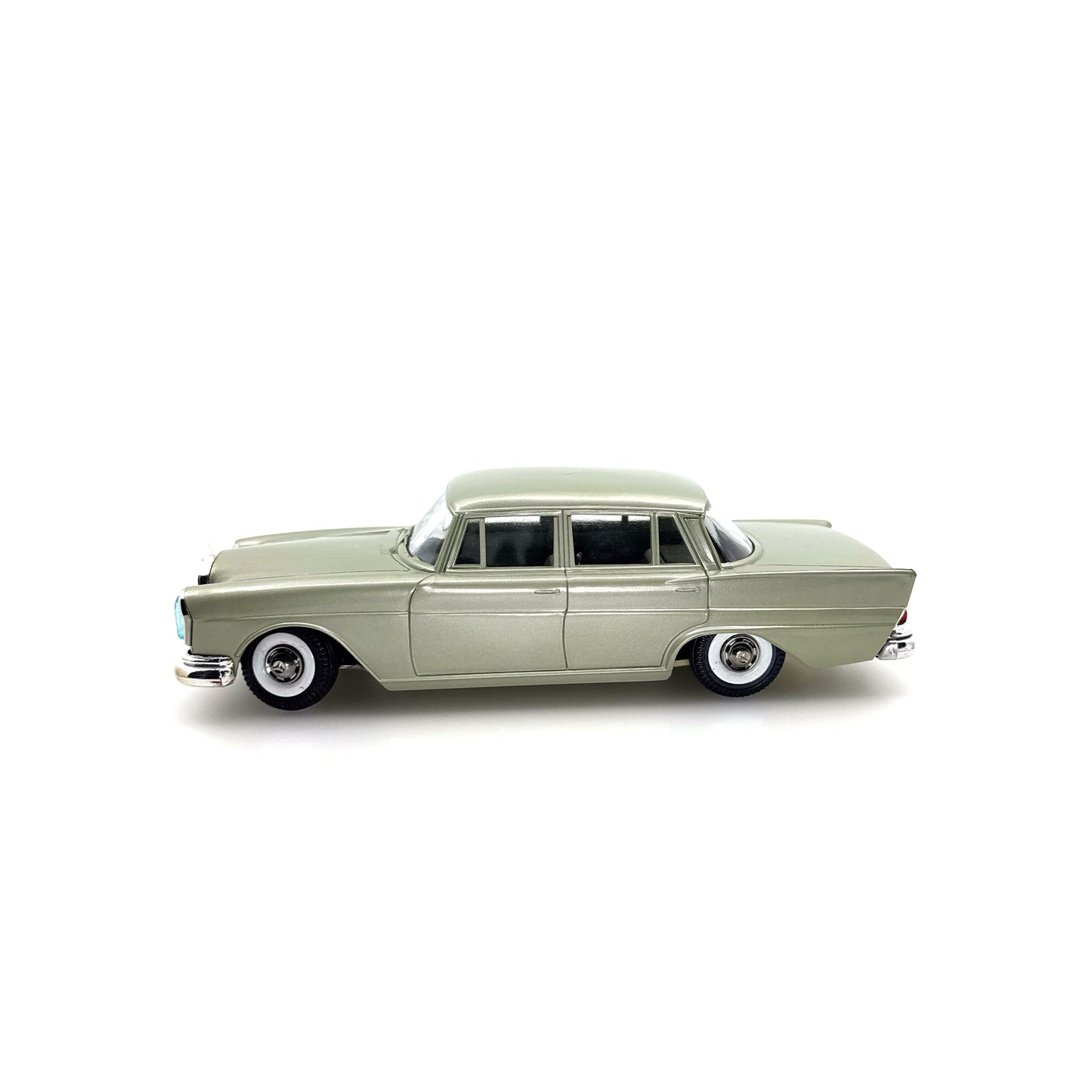 Gama Mercedes Heckflosse 220S Nummer 475 im Originalkarton (74665)