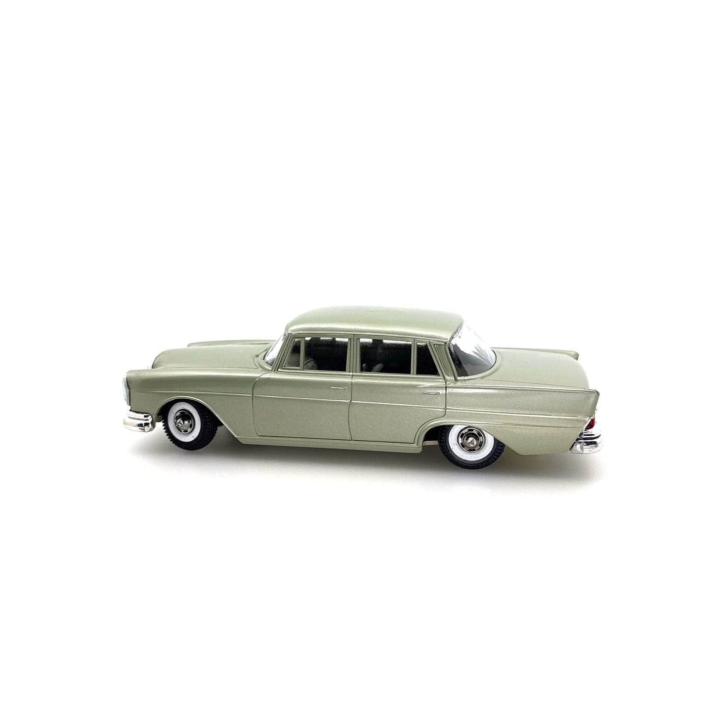 Gama Mercedes Heckflosse 220S Nummer 475 im Originalkarton (74665)