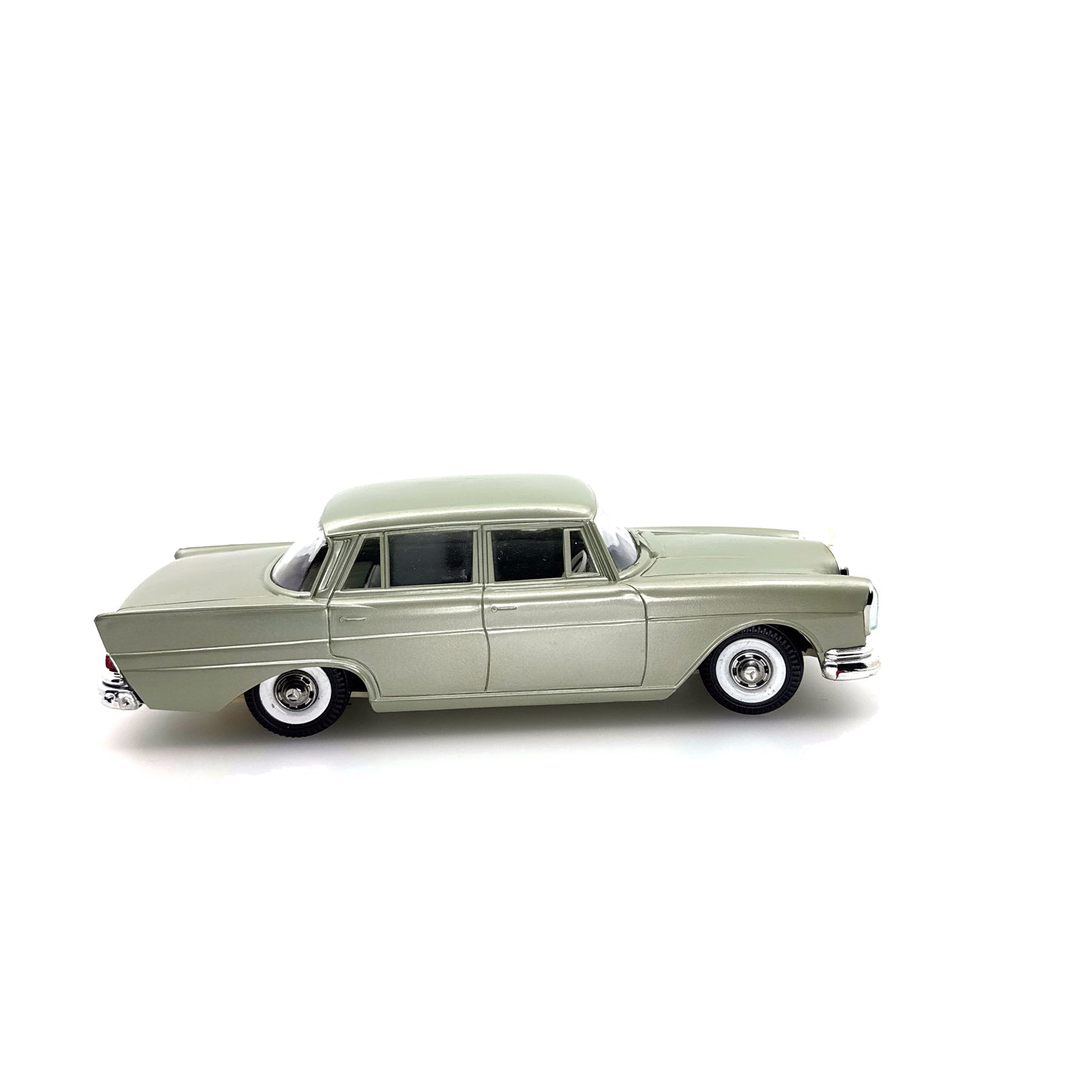 Gama Mercedes Heckflosse 220S Nummer 475 im Originalkarton (74665)