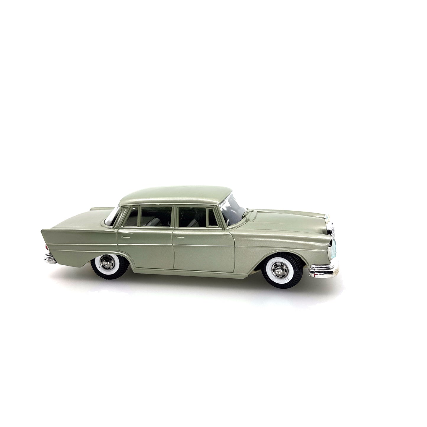 Gama Mercedes Heckflosse 220S Nummer 475 im Originalkarton (74665)