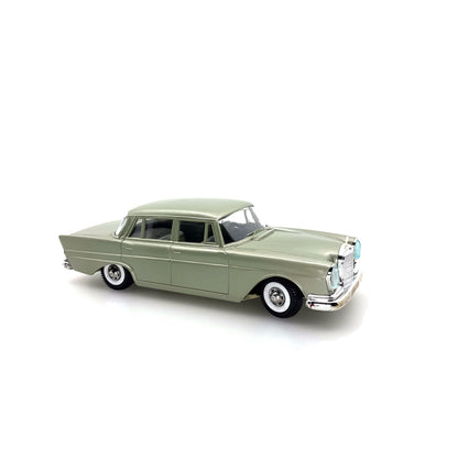 Gama Mercedes Heckflosse 220S Nummer 475 im Originalkarton (74665)