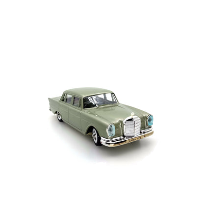 Gama Mercedes Heckflosse 220S Nummer 475 im Originalkarton (74665)