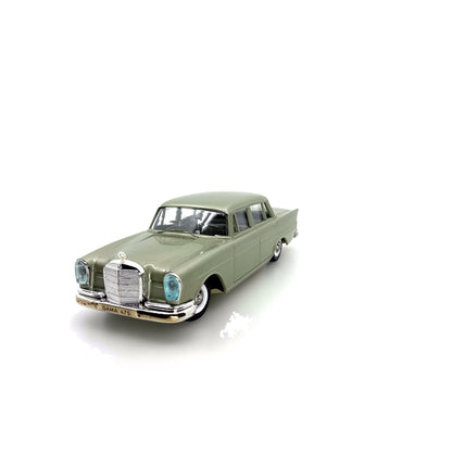 Gama Mercedes Heckflosse 220S Nummer 475 im Originalkarton (74665)