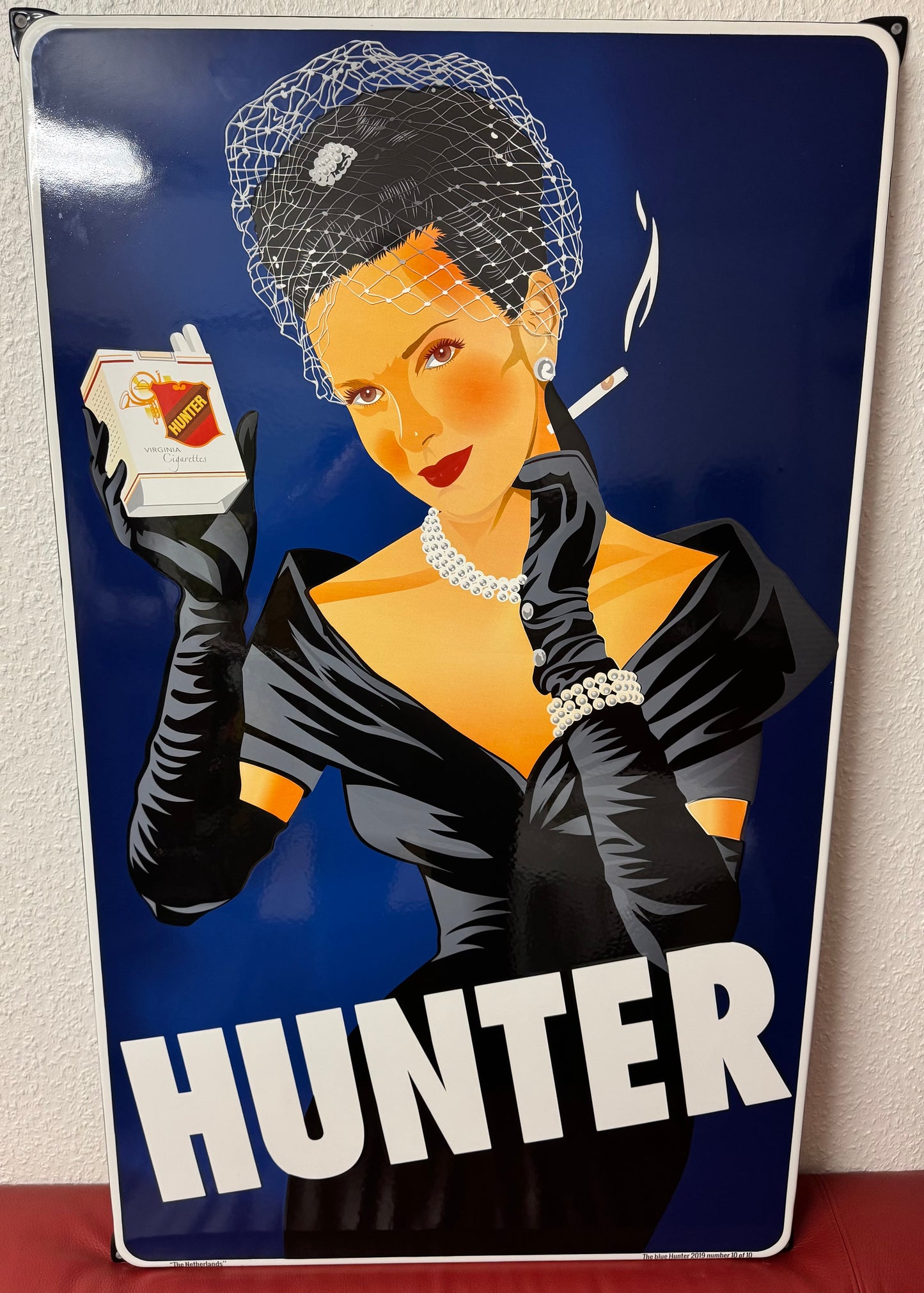 Hunter Cigarettes Woman