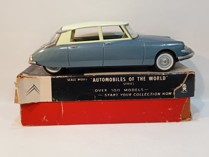 Bandai Citroen DS 19 Sedan Art.739 in original box (73002)