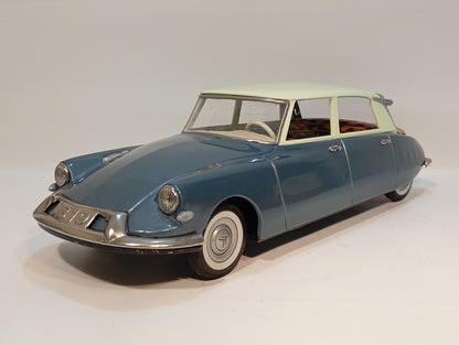 Bandai Citroen DS 19 Sedan Art.739 in original box (73002)