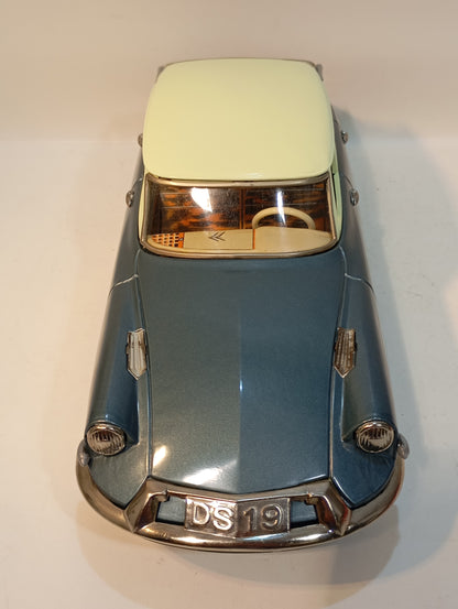 Bandai Citroen DS 19 Sedan Art.739 in original box (73002)