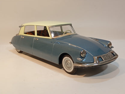 Bandai Citroen DS 19 Sedan Art.739 in original box (73002)