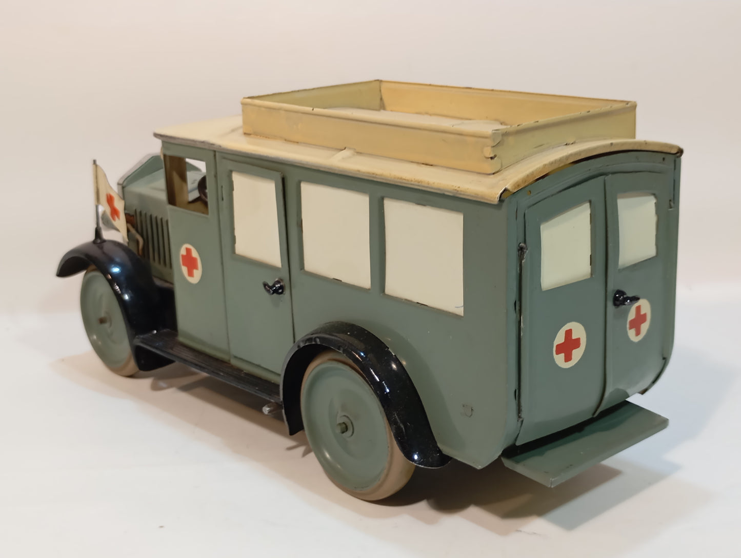 Hausser Sanitätskrankenwagen (73675)