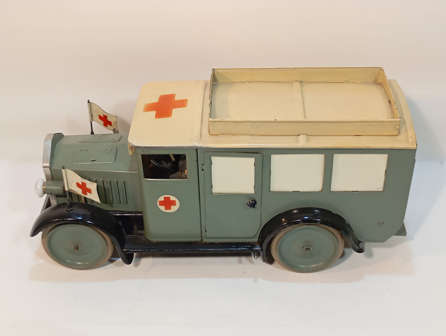 Hausser Sanitätskrankenwagen (73675)