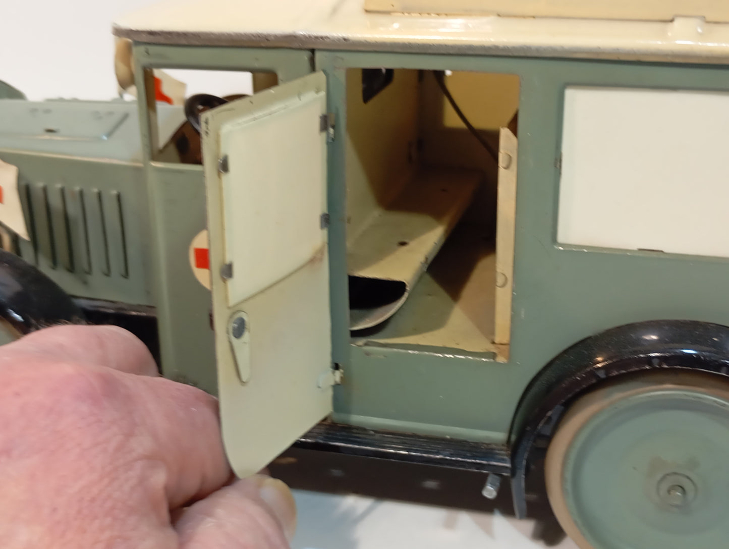 Hausser Sanitätskrankenwagen (73675)