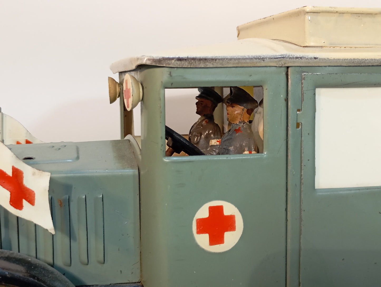 Hausser Sanitätskrankenwagen (73675)