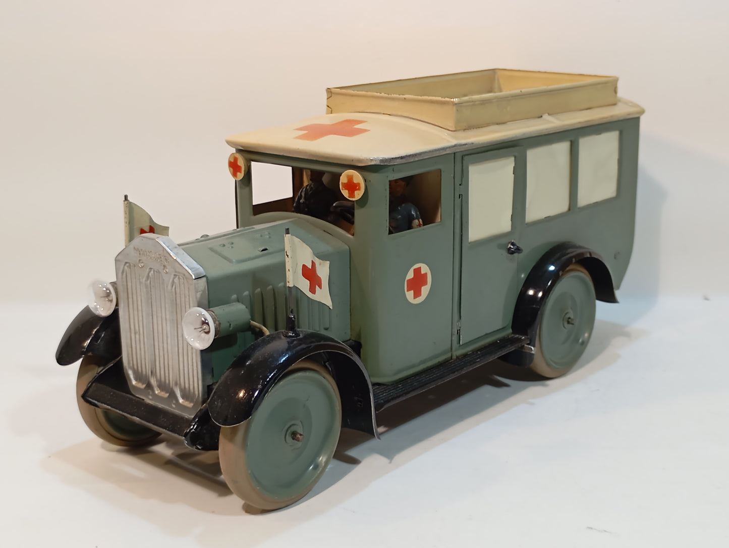 Hausser Sanitätskrankenwagen (73675)