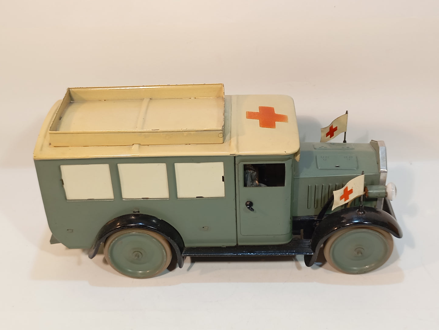 Hausser Sanitätskrankenwagen (73675)