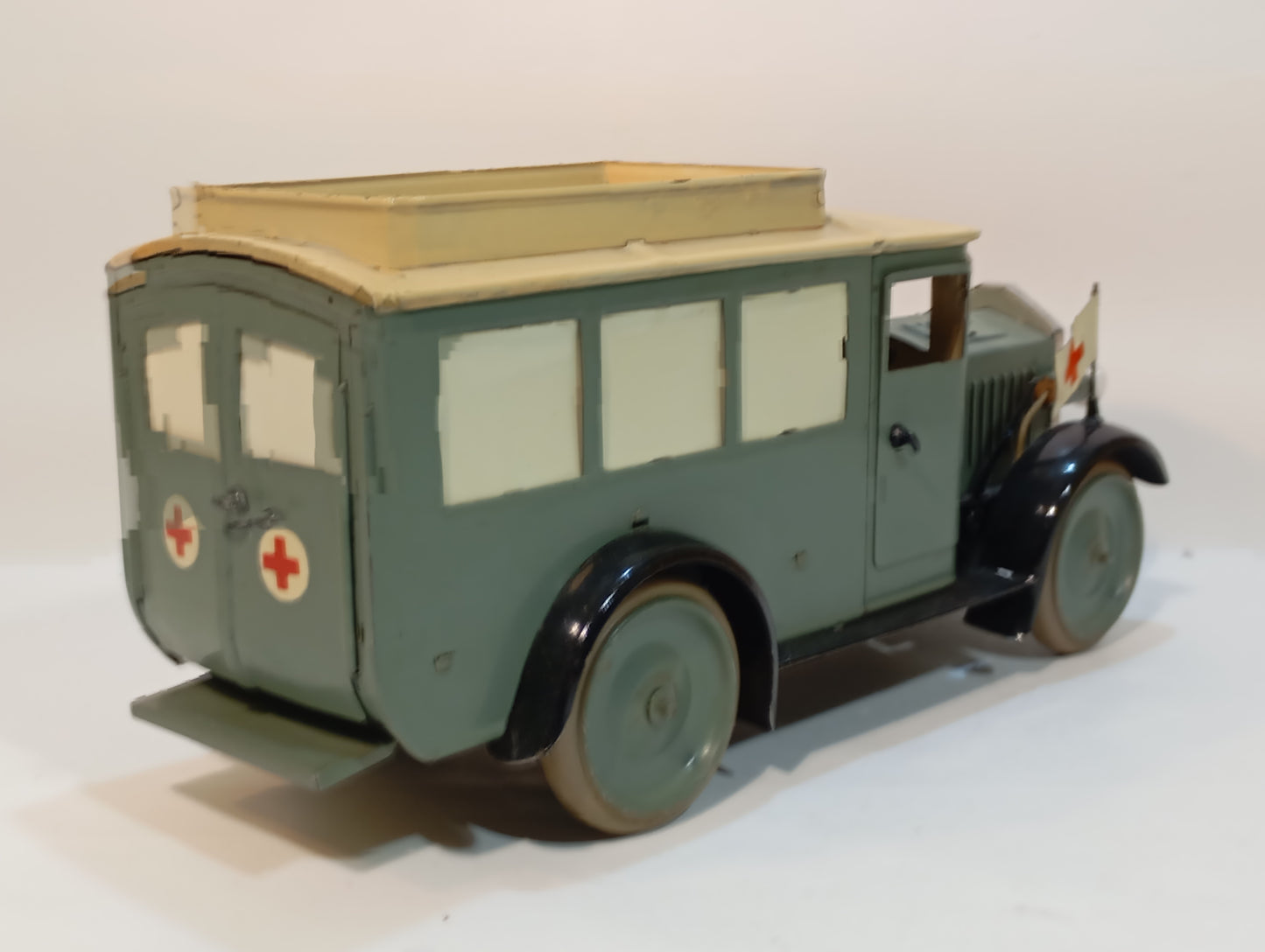 Hausser Sanitätskrankenwagen (73675)