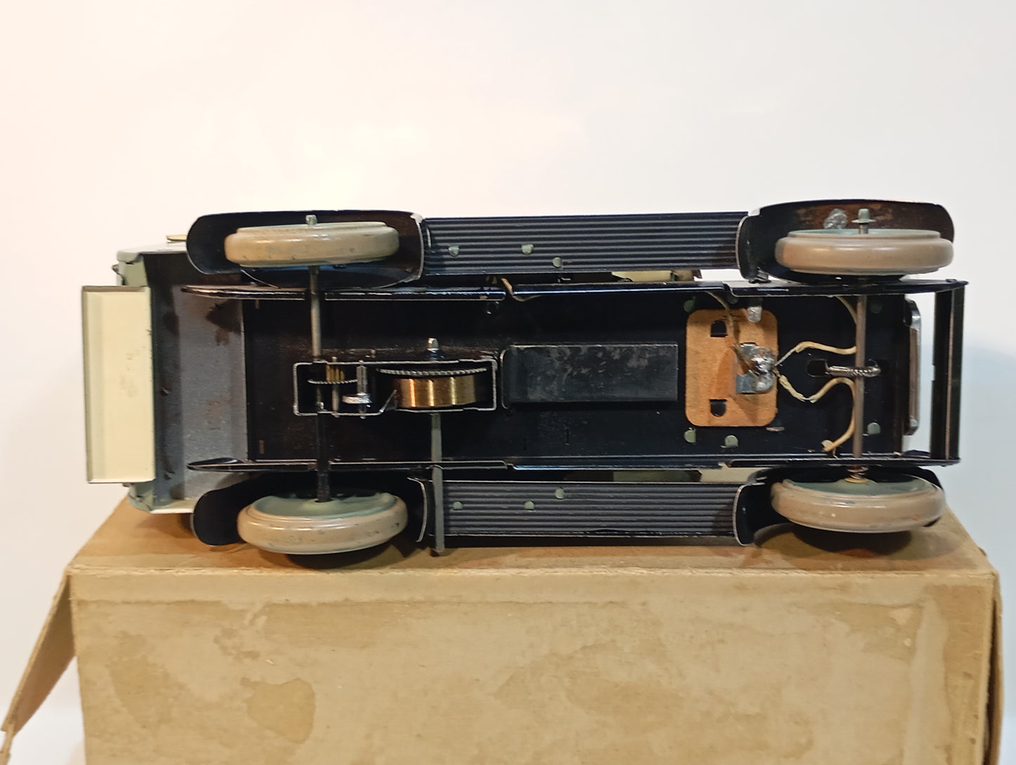 Hausser Sanitätskrankenwagen (73675)