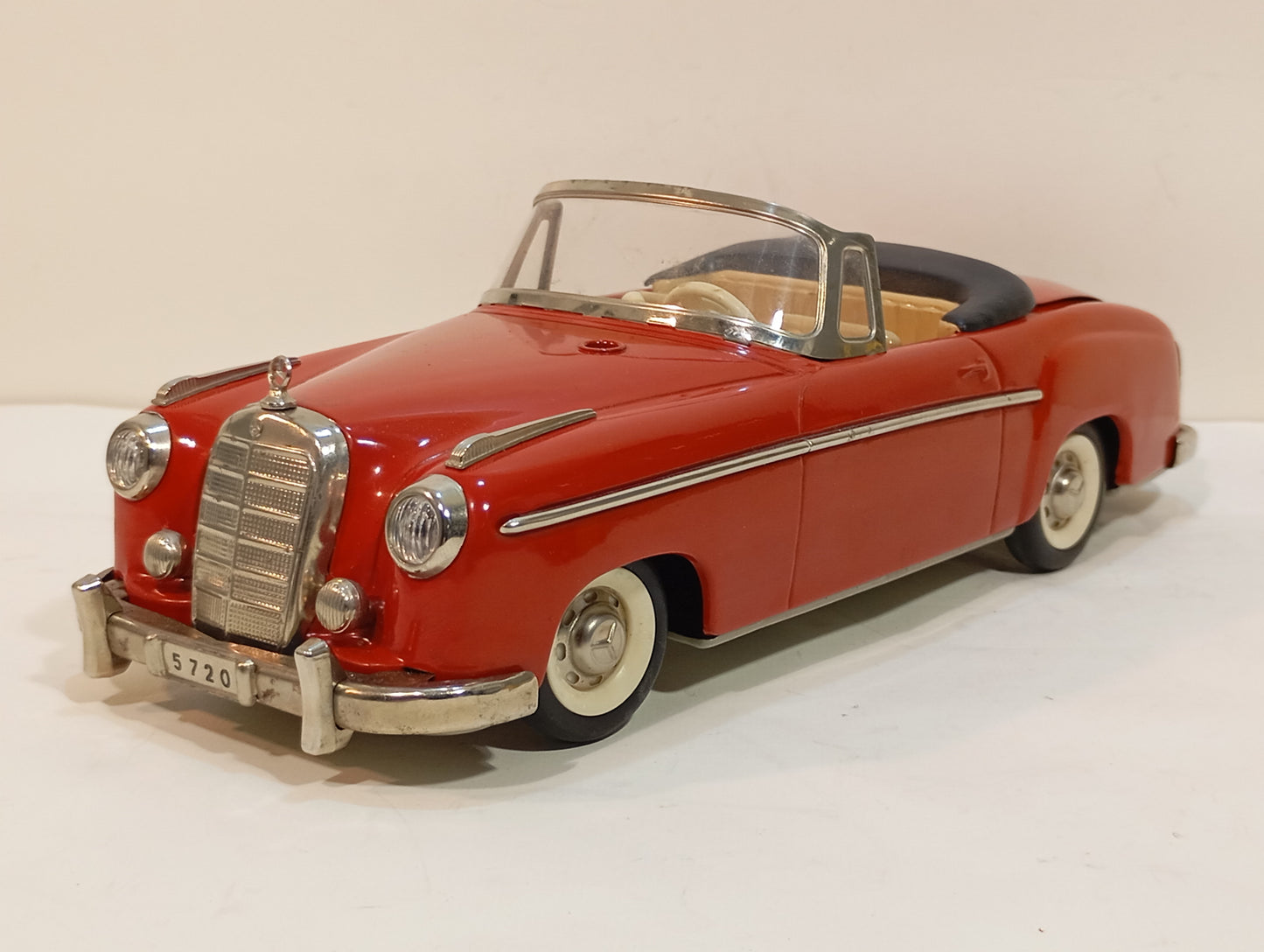 Schuco 5720 Hydro Car 220S Ponton Mercedes in original box (73603)