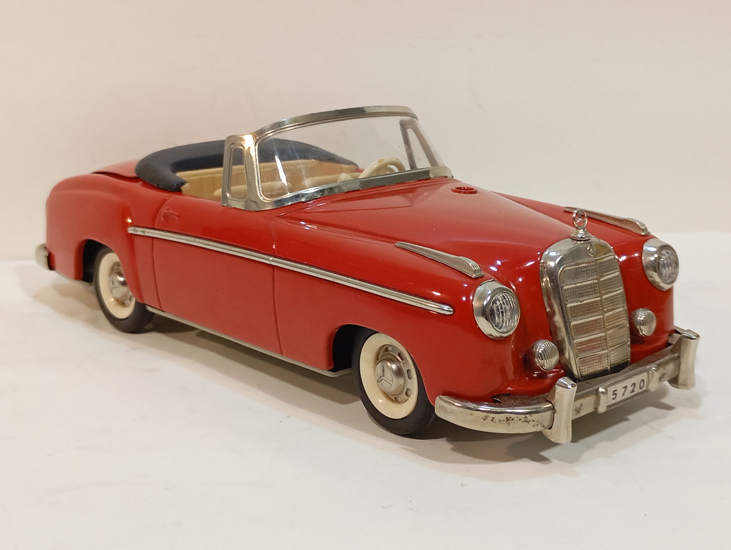 Schuco 5720 Hydro Car 220S Ponton Mercedes in original box (73603)